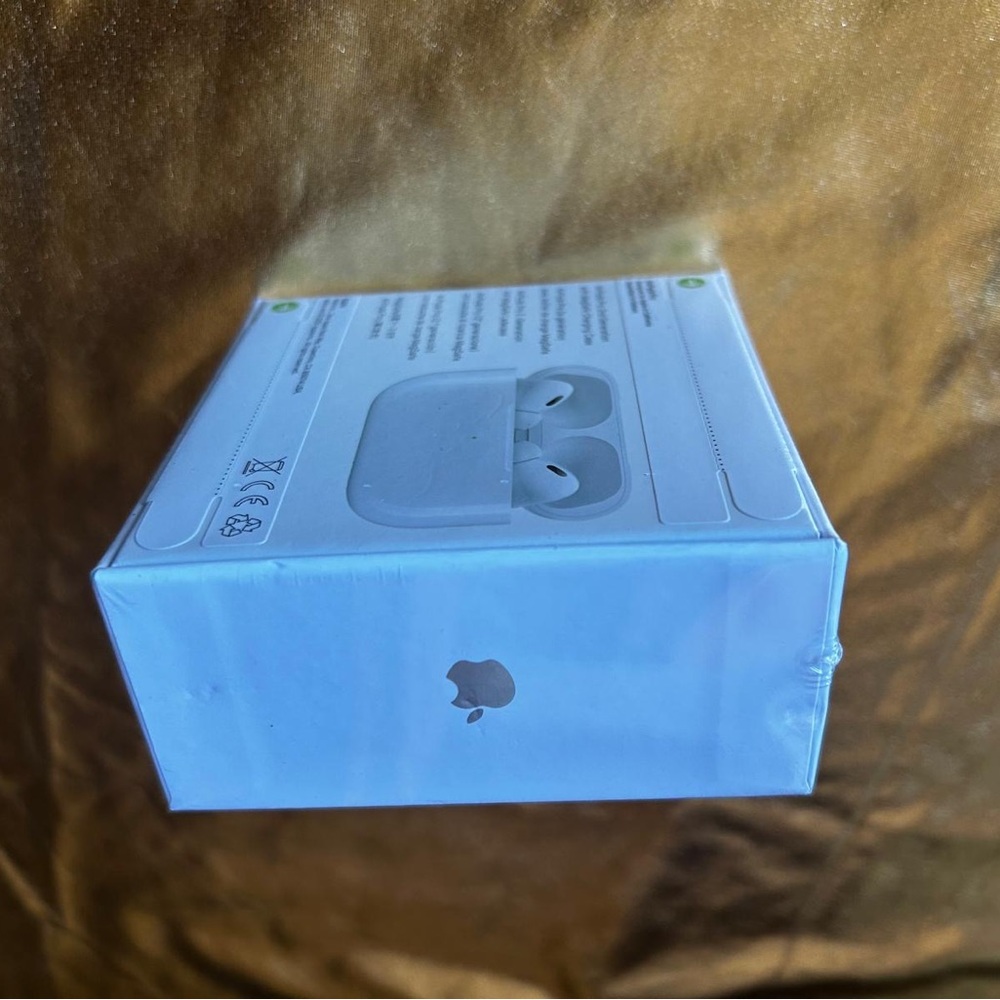 Wireless Bluetooth Earbuds - White - Picture 2 of 2